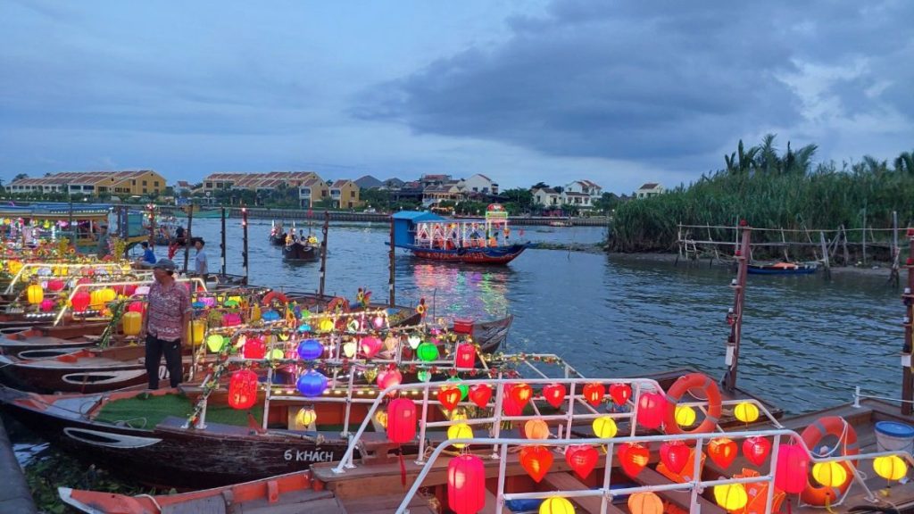 Hoi An Lantern Boat Ride Ticket by Night with Release Lantern
